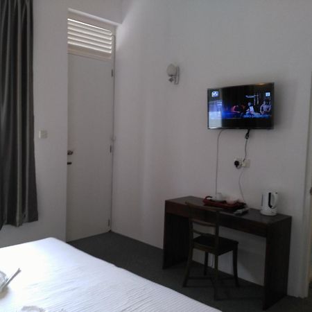 West Inn Colombo Extérieur photo