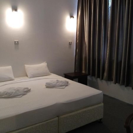 West Inn Colombo Extérieur photo