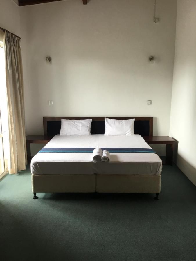 West Inn Colombo Extérieur photo