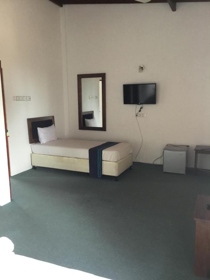 West Inn Colombo Extérieur photo