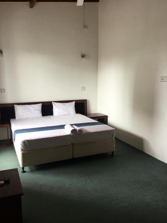 West Inn Colombo Extérieur photo