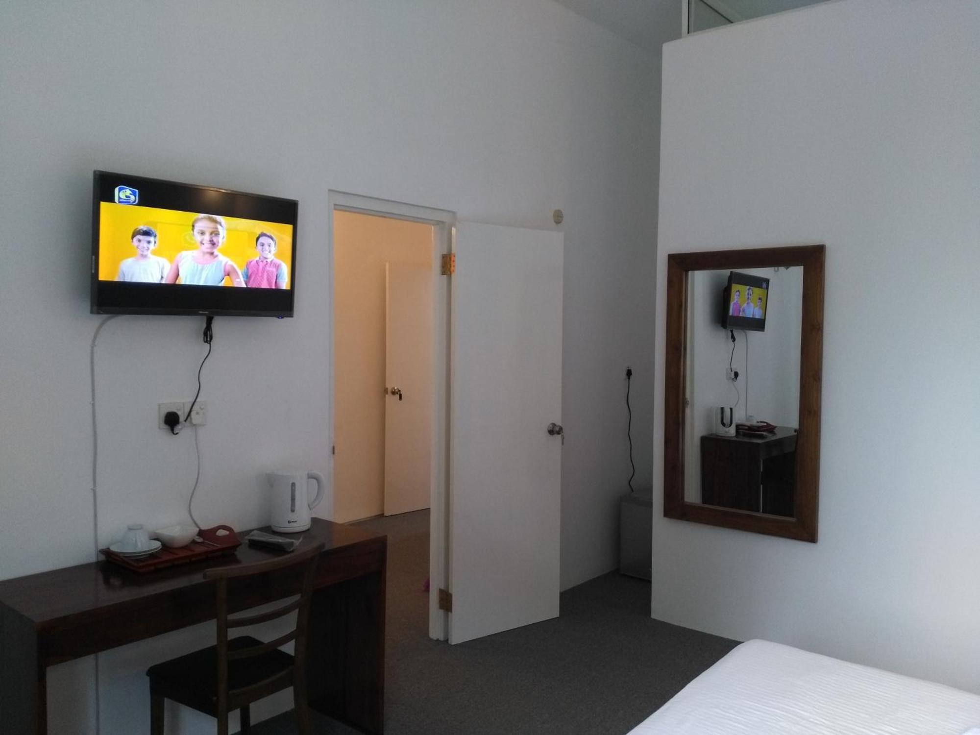 West Inn Colombo Extérieur photo