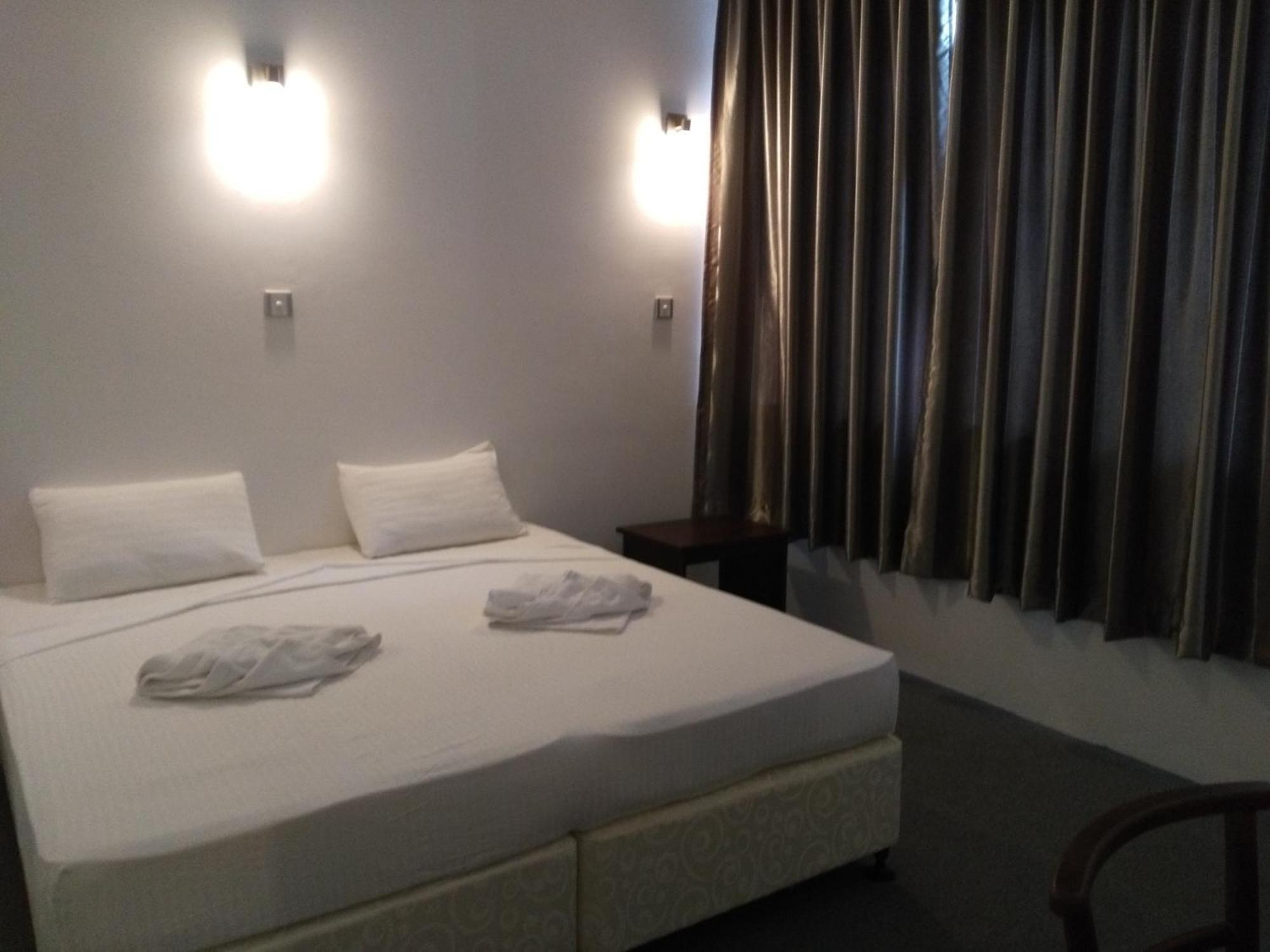 West Inn Colombo Extérieur photo
