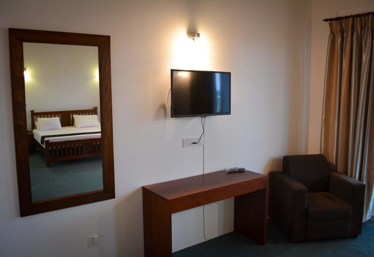 West Inn Colombo Extérieur photo