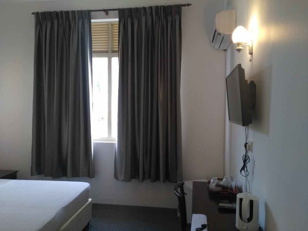 West Inn Colombo Extérieur photo