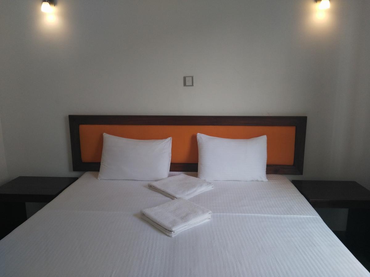 West Inn Colombo Extérieur photo
